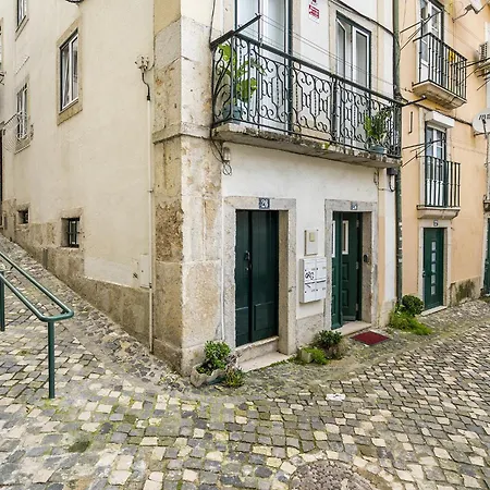 Whome Cozy Alfama Haven: Perfect For Exploring Apartment
