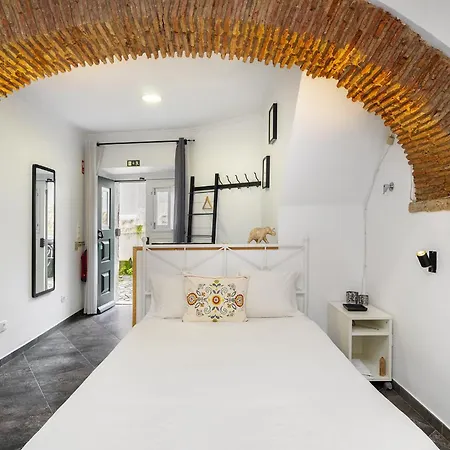 Whome Cozy Alfama Haven: Perfect For Exploring Apartment