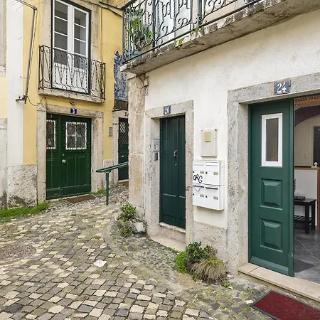 Whome Cozy Alfama Haven: Perfect For Exploring Lisboa