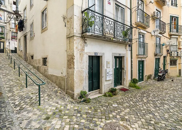Whome Cozy Alfama Haven: Perfect For Exploring Apartment