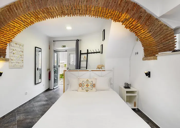 Whome Cozy Alfama Haven: Perfect For Exploring Lejlighed